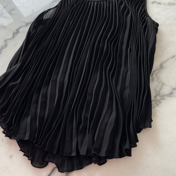 Club Monaco Pleated Racerback Tank - Picture 10 of 15